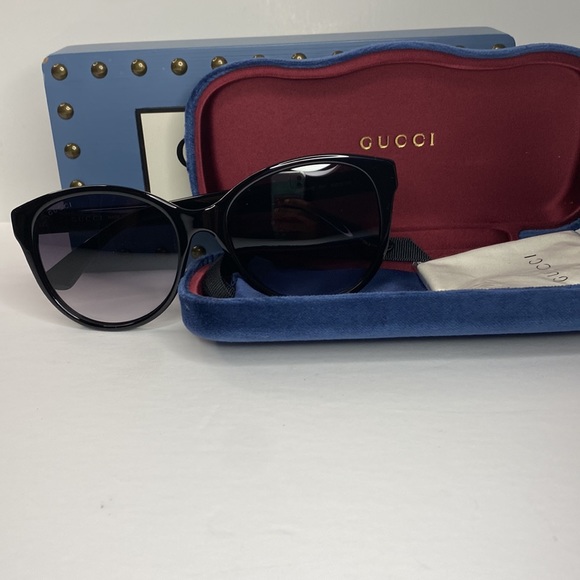 New- GUCCI GG0631S 001 round sunglass comes black frame with grey gradient le…